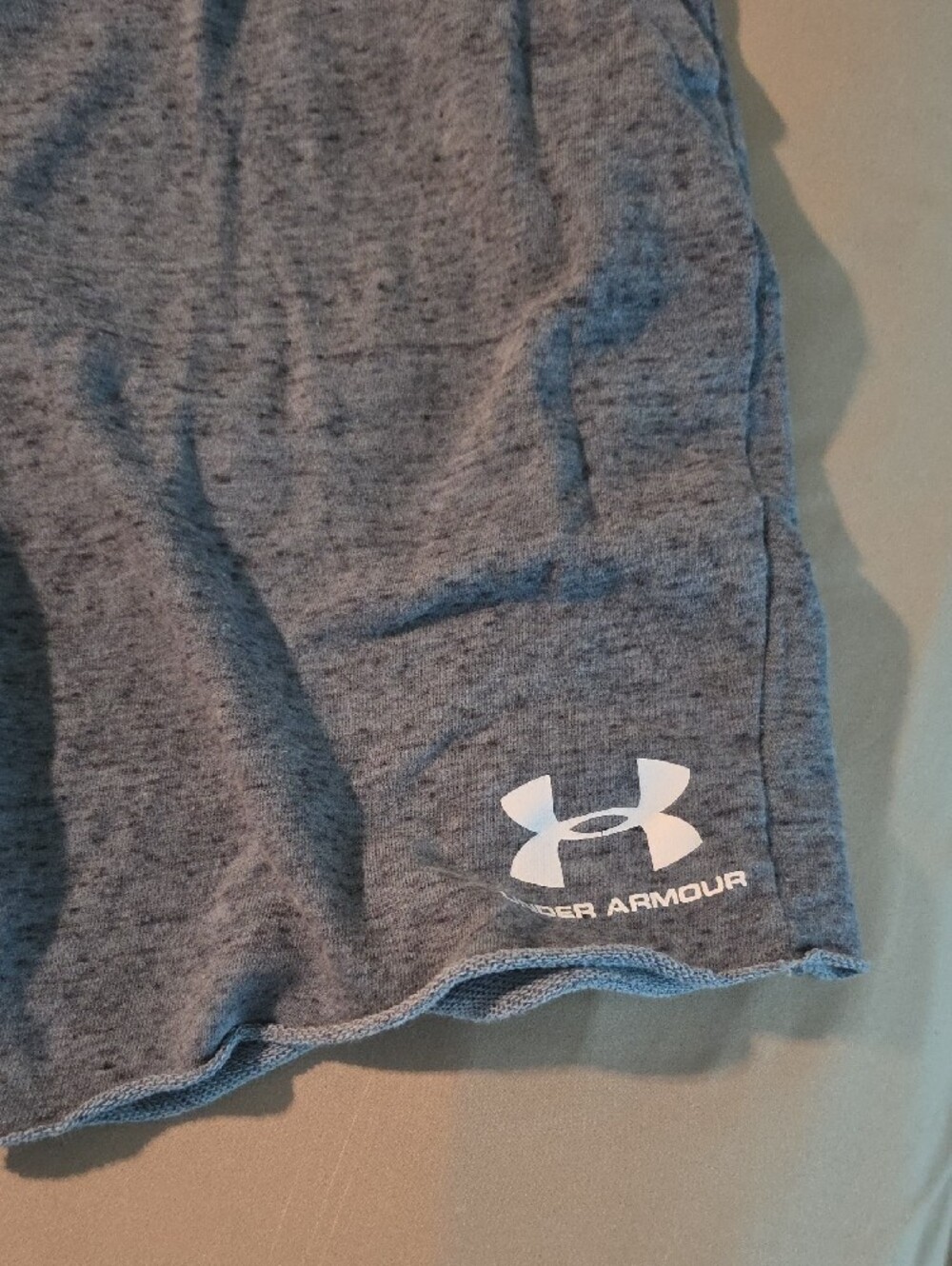 Under Armour Men's Heathered Gray Performance Shorts with White Drawstring - Picture 2 of 5